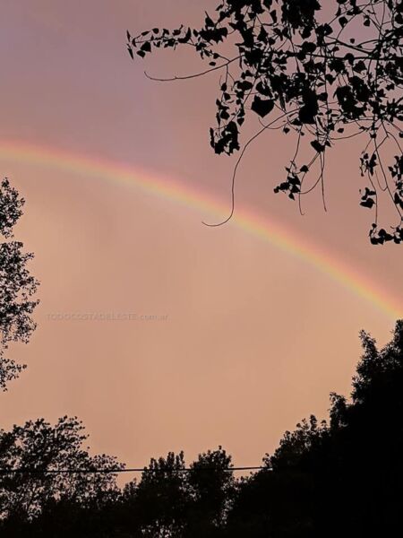 arco iris en la costa